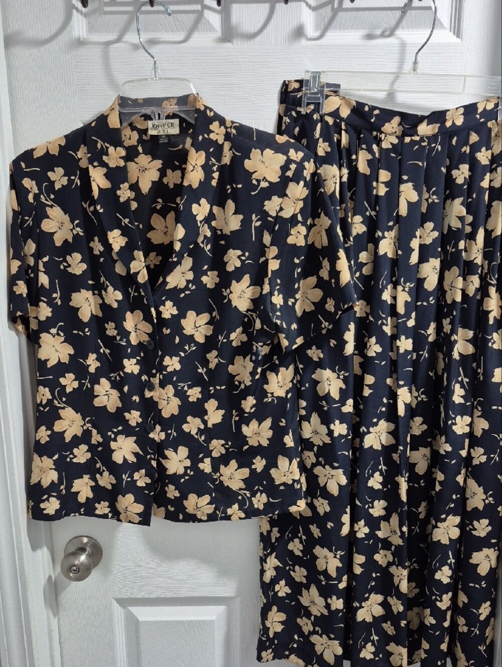 Kasper Black and Beige Floral Two-Piece Dress Set - Picture 3 of 8